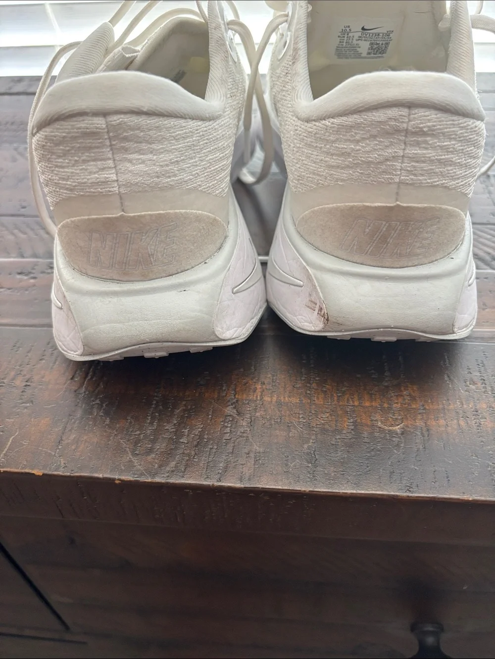 Nike Wonen's White Knit Running Sneakers